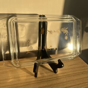 Pyrex Golden Acorn space saver lid